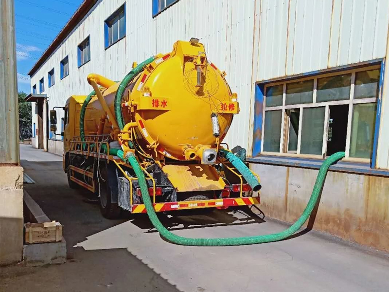 和凤镇厂区化粪池清理